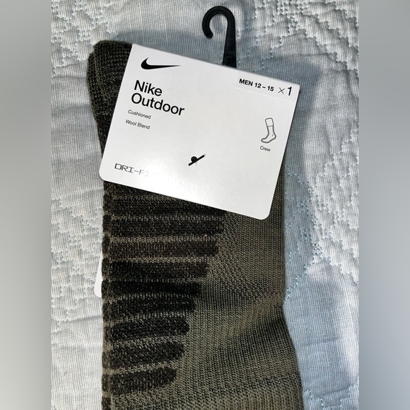 Nike Outdoor Crew Socks 1 Pair Men 8-12 Wmn 10-13 Black Gray w Logo Wool Blend - Picture 2 of 7